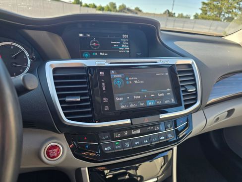 Used 2017 Honda Accord EX-L image 19