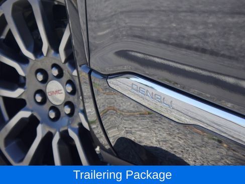Used 2022 GMC Acadia Denali w/ Denali Technology Package FWD image 5