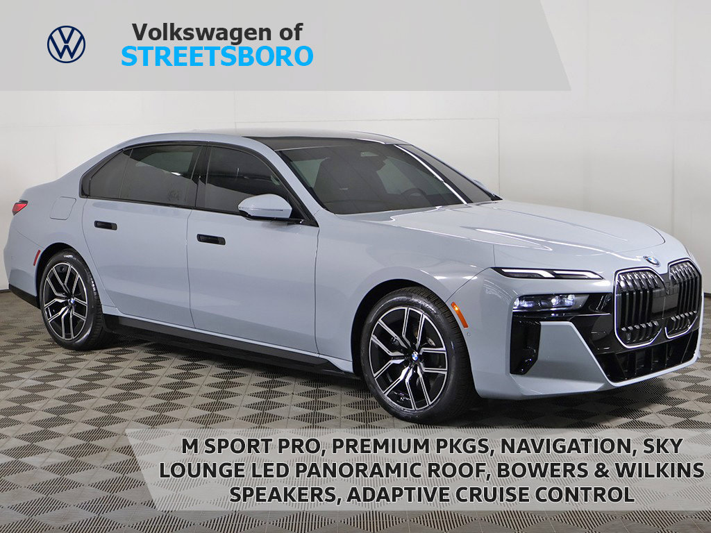 Used 2025 BMW i7 xDrive60 w/ Premium Package AWD/4WD image 1