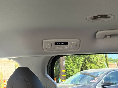 Used 2026 Kia Carnival FWD image 24