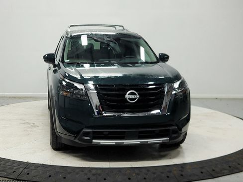 Used 2025 Nissan Pathfinder SL AWD/4WD image 3