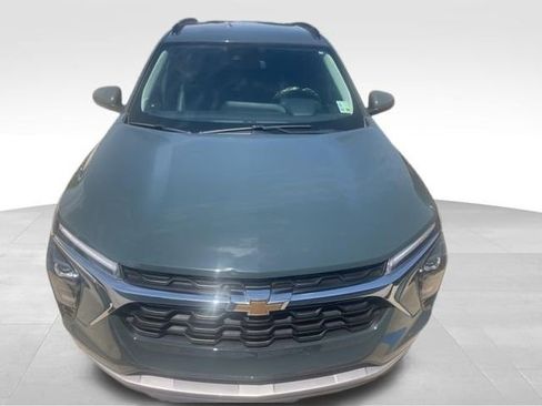 Used 2025 Chevrolet Trax LT w/ Driver Confidence Package FWD image 5