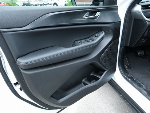 New 2025 Jeep Grand Cherokee L Altitude image 15