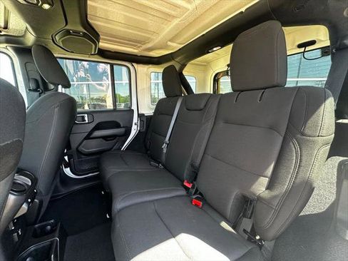 Used 2019 Jeep Wrangler Unlimited Sahara AWD/4WD image 22