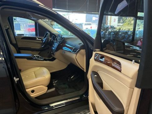 Used 2017 Mercedes-Benz GLS 450 4MATIC image 32