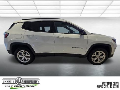 Used 2024 Jeep Compass Latitude AWD/4WD image 7