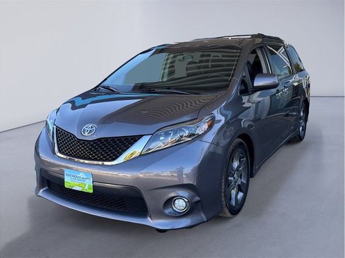 Used 2015 Toyota Sienna SE FWD image 1