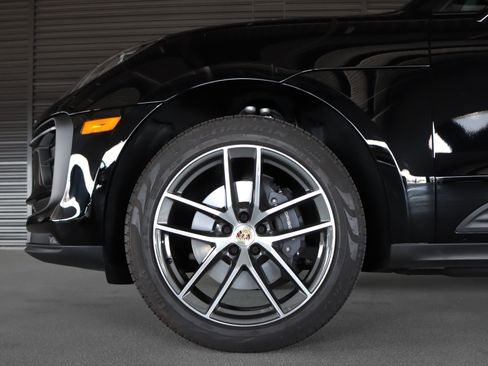 Certified 2026 Porsche Macan AWD/4WD image 14