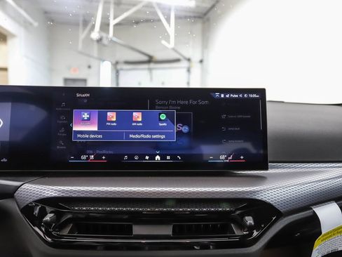 Used 2025 BMW 330i xDrive Sedan w/ Convenience Package image 17