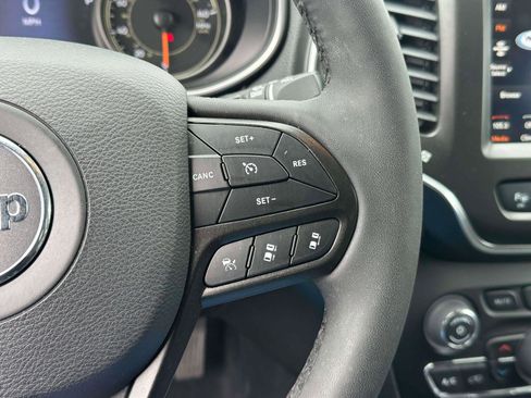 Used 2023 Jeep Cherokee Trailhawk AWD/4WD image 21