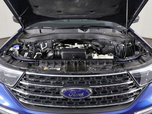 Used 2023 Ford Explorer XLT w/ Equipment Group 202A AWD/4WD image 18