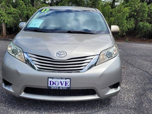 Used 2017 Toyota Sienna LE FWD image 4