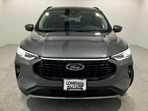 Used 2023 Ford Escape Platinum image 2