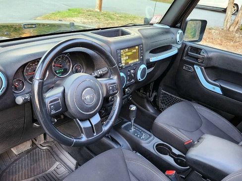 Used 2015 Jeep Wrangler Unlimited Sahara AWD/4WD image 43