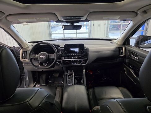 Used 2024 Nissan Pathfinder Platinum w/ Lighting Package (N92) image 38