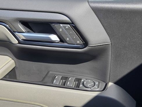 Used 2025 Chevrolet Silverado 1500 ZR2 w/ Technology Package image 23