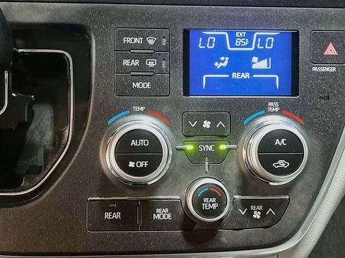 Used 2019 Toyota Sienna LE FWD image 15