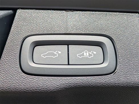 New 2026 Volvo XC60 B5 Ultra w/ Protection Package Premier image 16