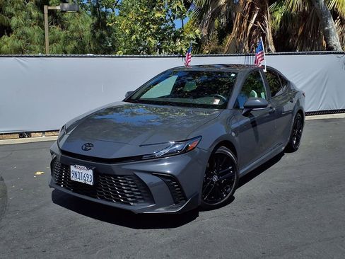 Certified 2025 Toyota Camry SE FWD image 25