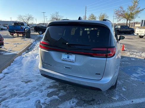 New 2026 Chrysler Pacifica Select image 27