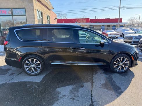 Used 2018 Chrysler Pacifica Limited w/ Tire & Wheel Group image 6