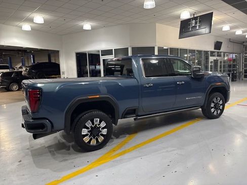 Used 2024 GMC Sierra 2500 Denali w/ Denali Reserve Package AWD/4WD image 10