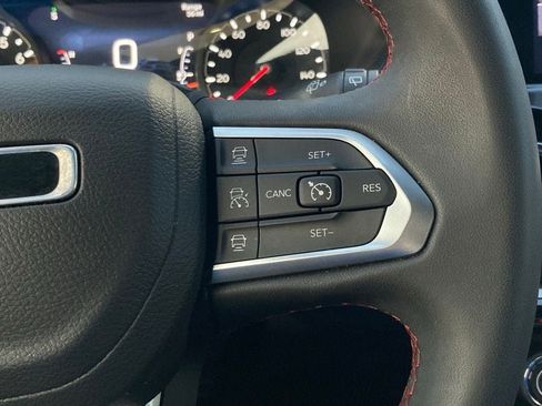 Used 2025 Jeep Compass Trailhawk AWD/4WD image 13