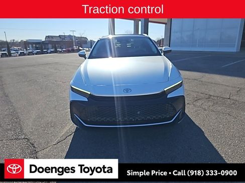 Used 2023 Toyota Crown Limited image 9