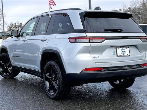 Used 2023 Jeep Grand Cherokee Altitude image 10