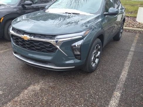 New 2026 Chevrolet Trax LT w/ Sunroof Package image 2