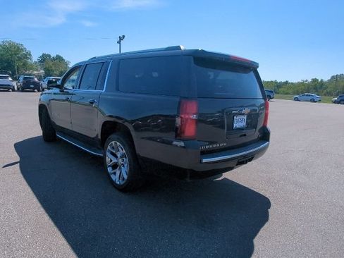 Used 2018 Chevrolet Suburban Premier AWD/4WD image 32