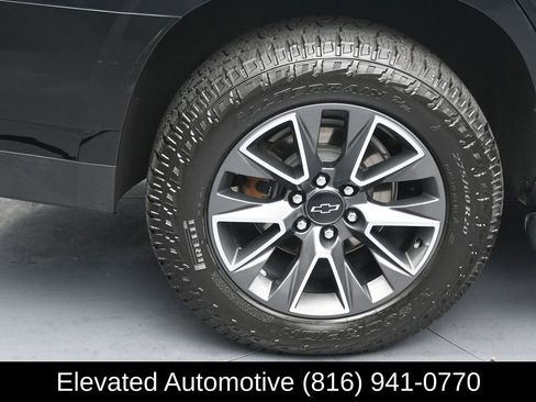 Used 2023 Chevrolet Tahoe Z71 w/ Luxury Package AWD/4WD image 5
