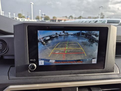 Used 2024 Toyota Tacoma SR image 17