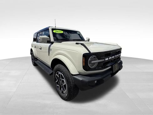 Used 2025 Ford Bronco Outer Banks AWD/4WD image 6