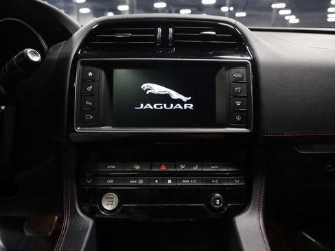Used 2017 Jaguar F-PACE S AWD/4WD image 33