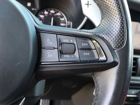 Used 2022 Alfa Romeo Giulia Veloce image 35
