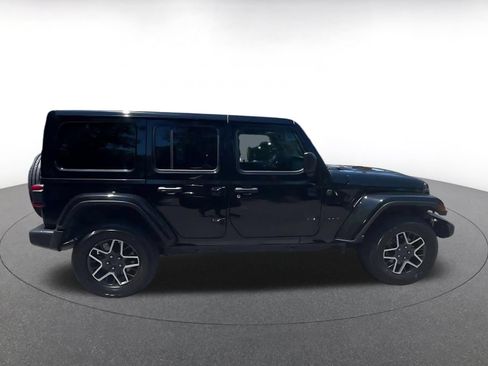 Used 2025 Jeep Wrangler Unlimited Sahara AWD/4WD image 16