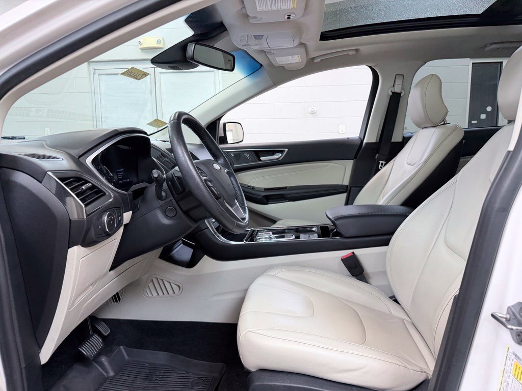 Used 2019 Ford Edge Titanium w/ Cold Weather Package AWD/4WD image 14