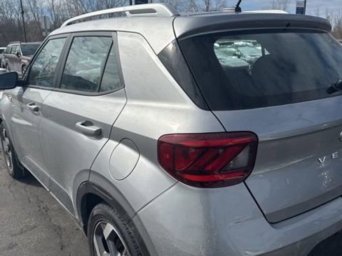 Used 2024 Hyundai Venue SEL image 7