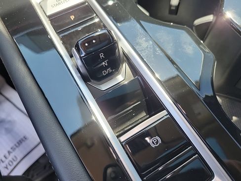 Used 2024 Volkswagen Atlas SEL Premium R-Line AWD/4WD image 34
