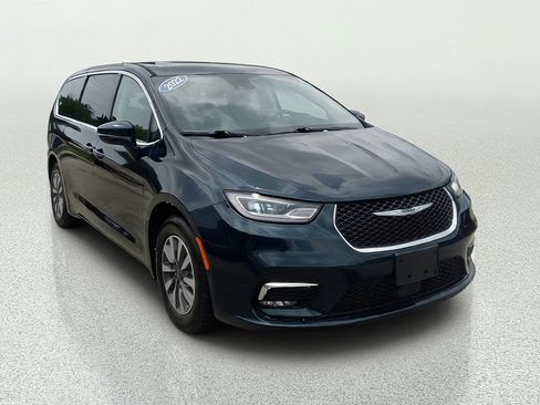 Used 2022 Chrysler Pacifica Touring-L FWD image 1