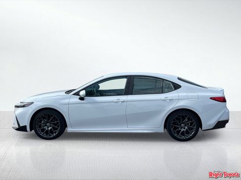 Used 2026 Toyota Camry SE FWD image 4