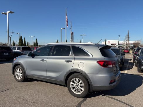 Used 2020 Kia Sorento LX w/ LX I4 Convenience Package image 6