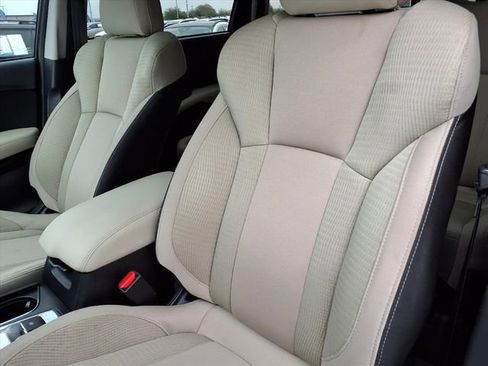 Certified 2023 Subaru Ascent Premium w/ Convenience Package image 7