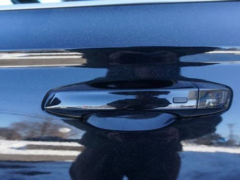 Certified 2025 Volkswagen Taos SE w/ Panoramic Sunroof Package image 76