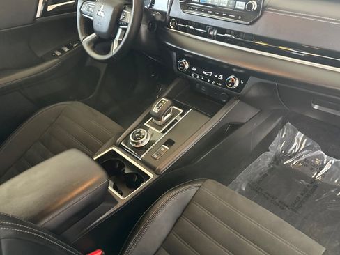 Used 2024 Mitsubishi Outlander SE image 15