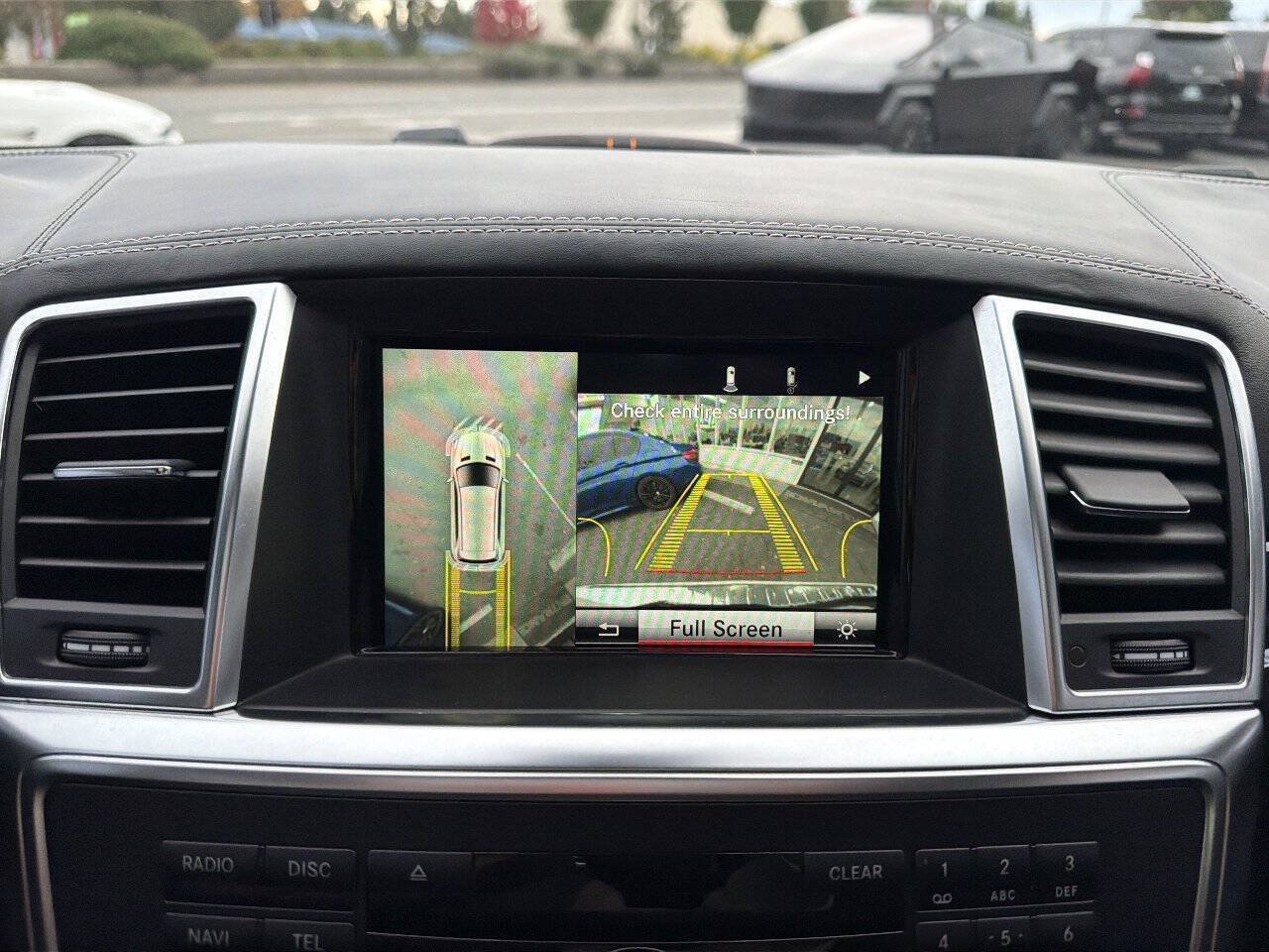 Used 2015 Mercedes-Benz GL 550 4MATIC w/ Driver Assistance Package image 48