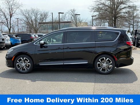 New 2026 Chrysler Pacifica Pinnacle image 9