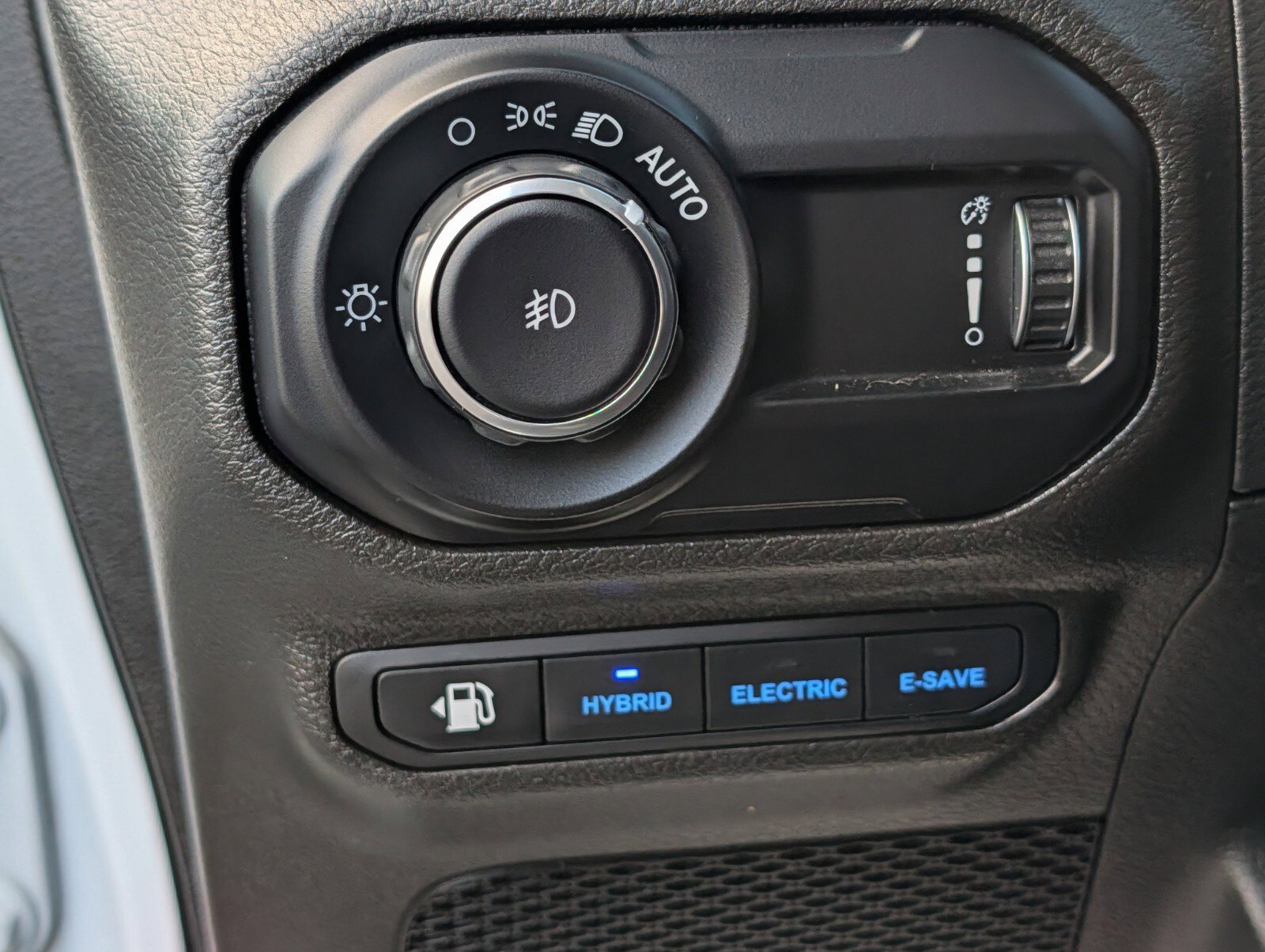 Used 2023 Jeep Wrangler Unlimited Sahara AWD/4WD image 12