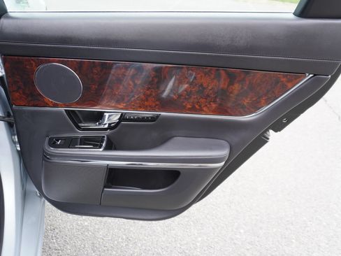 Used 2011 Jaguar XJ RWD image 15